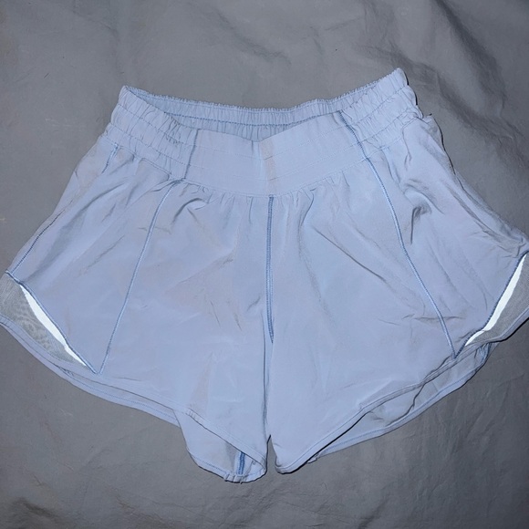 Lululemon Light Blue Linen Hotty Hot 2.5” Shorts size 4 Tall EUC - Picture 1 of 4